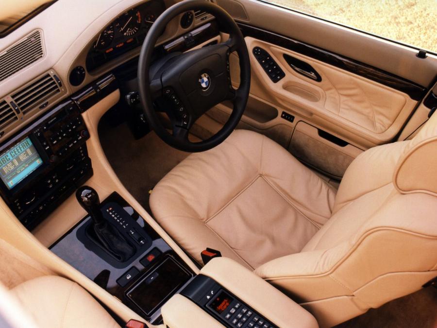  BMW 750iL 1994 года  (UK) (фото 4 из 6)